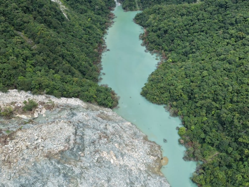 萬里溪堰塞湖穩定溢流　馬太鞍溪原堰塞湖恢復河道型態、流路暢通